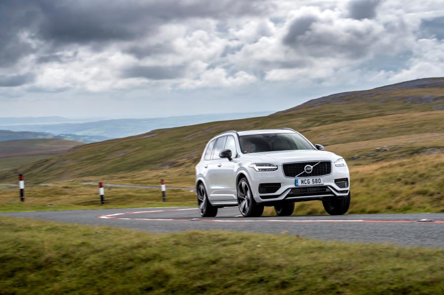  Volvo XC90 T8 Twin Engine R-Design 2019 года  (UK) (фото 8 из 40)